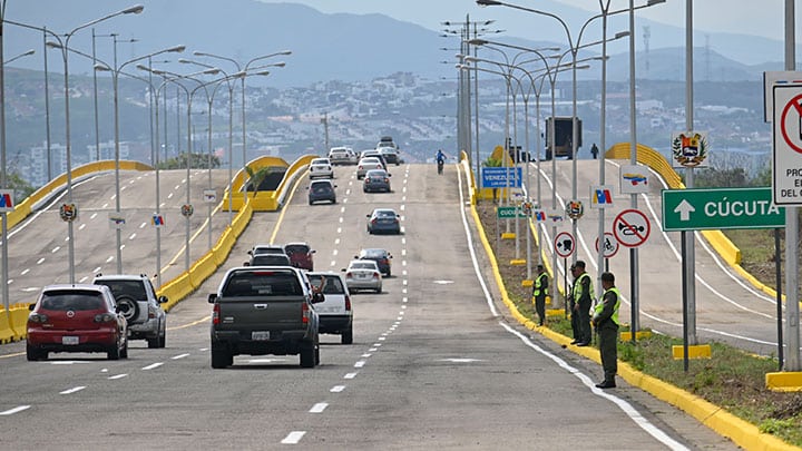 Reportan que más de 1.300 vehículos circularon por el puente Tienditas