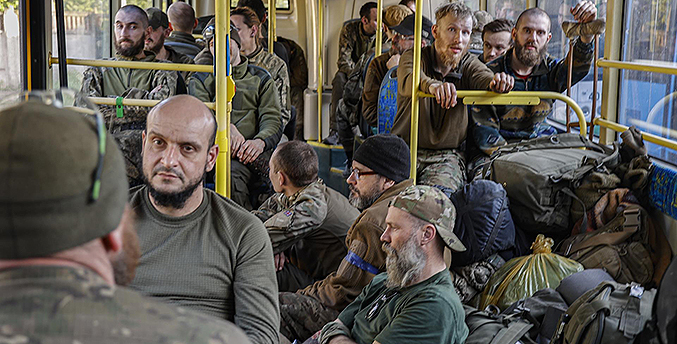 Rusia y Ucrania canjean a 100 prisioneros de guerra de ambos bandos