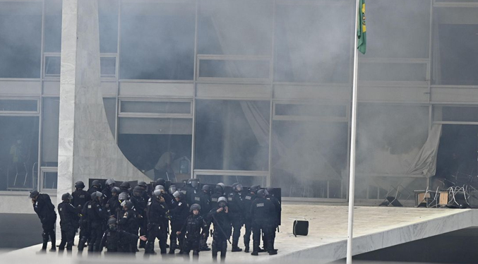 Fuerzas de seguridad de Brasil recuperan el control del Congreso, Presidencia y la Corte Suprema