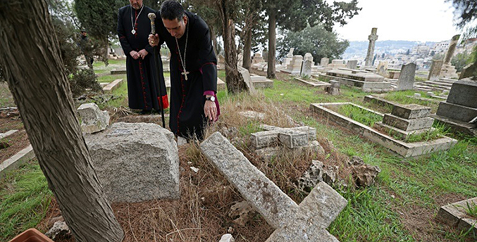 Profanan decenas de tumbas cristianas en Jerusalén