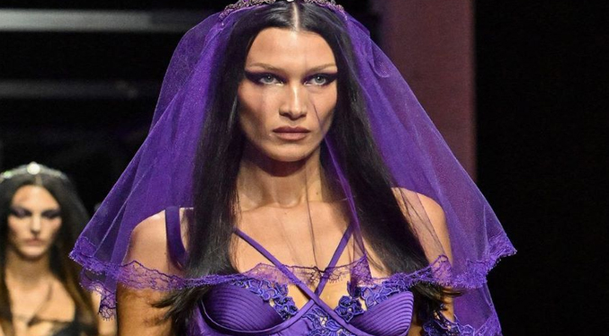 Versace lanza un vestido de boda color morado