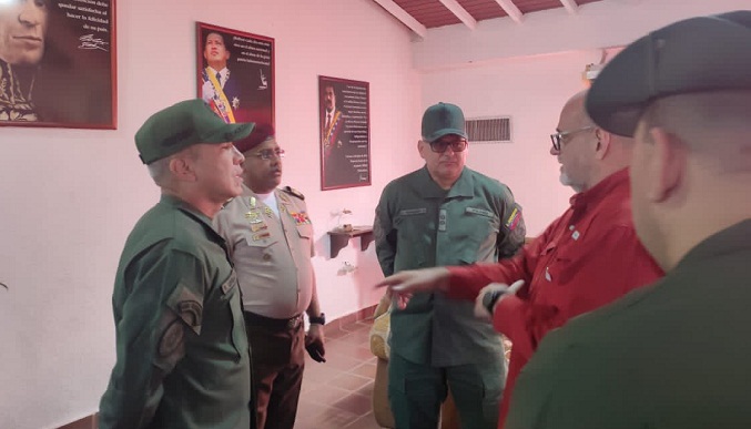 Ameliach sostiene encuentro con militares en primera visita a Zulia como jefe del PSUV en la entidad