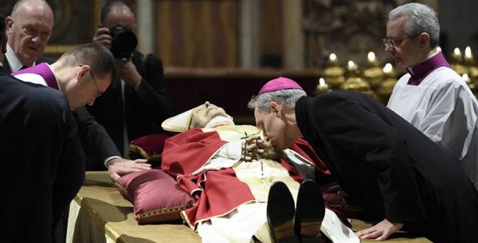 Mil agentes y espacio aéreo de Roma cerrado en funeral del papa emérito