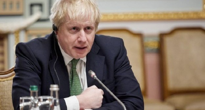 Boris Johnson revela que Putin lo amenazó con un ataque con misil