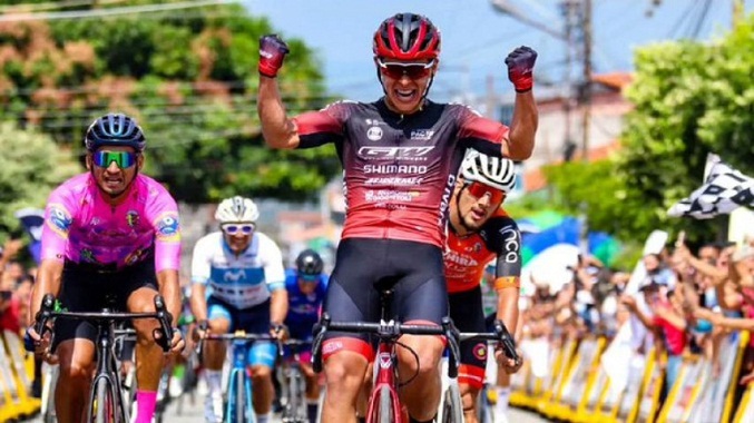 El colombiano Jhonatan Guatibonza se quedó con la tercera etapa de la Vuelta al Táchira