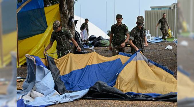 Al menos 1.200 militantes del expresidente Bolsonaro son detenidos en campamento frente al Ejército