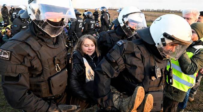 La policía alemana detiene a Greta Thunberg por protesta en mina de carbón