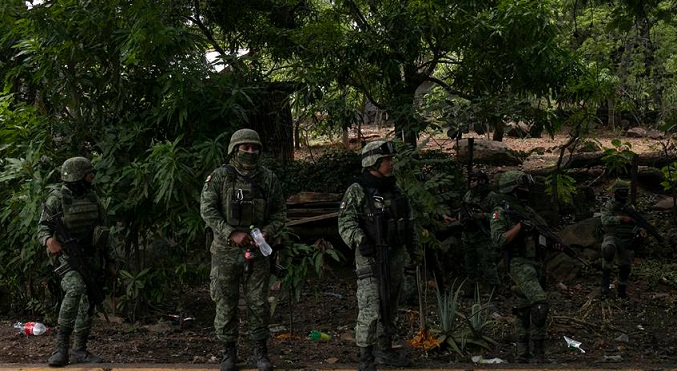 Ejército mexicano destruye campamentos del narco en la frontera con Arizona