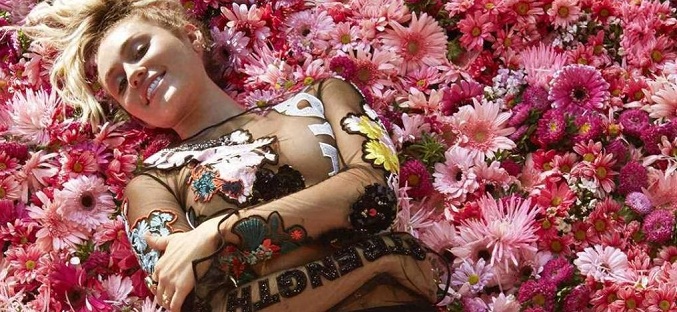 Flowers de Miley Cyrus supera los 31 millones de reproducciones