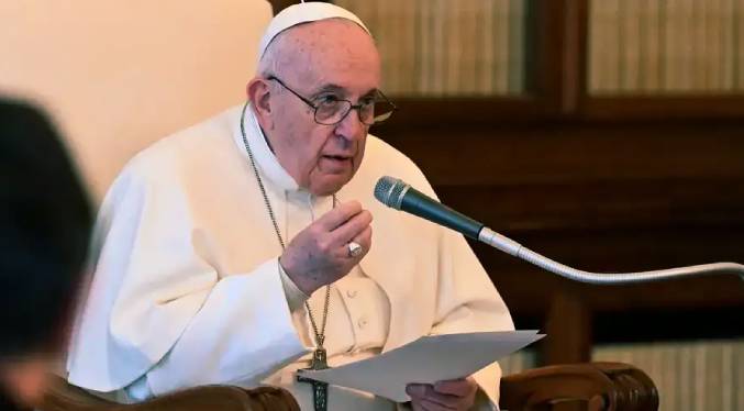 El papa Francisco llama a sacerdotes a rechazar las satisfacciones mundanas