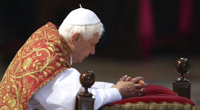 Benedicto XVI combatió el abuso sexual más que otros papas