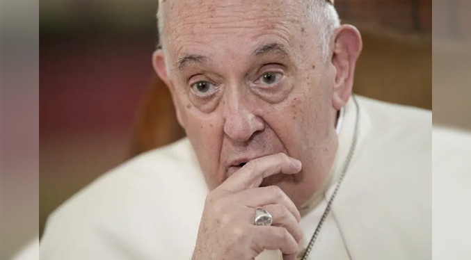 Entrevista AP: “Ser homosexual no es un delito”, dice el Papa