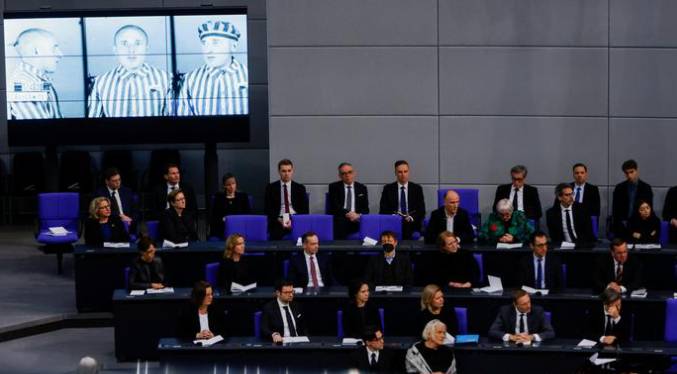 Parlamento alemán recuerda a minorías sexuales víctimas de la persecución nazi