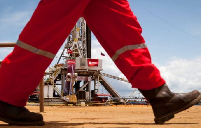 Oliveros: Eliminar sanciones al sector petrolero elevaría el crecimiento por encima del 10 % en un año