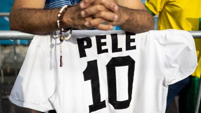 Familiares y aficionados le dan el último adiós a Pelé (Fotos)