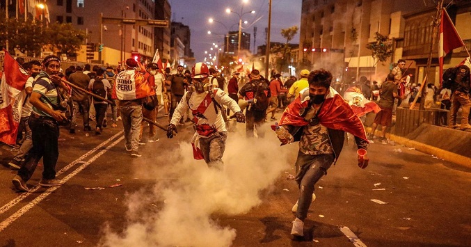 Cifra de fallecidos sube a 48 durante protestas en Perú