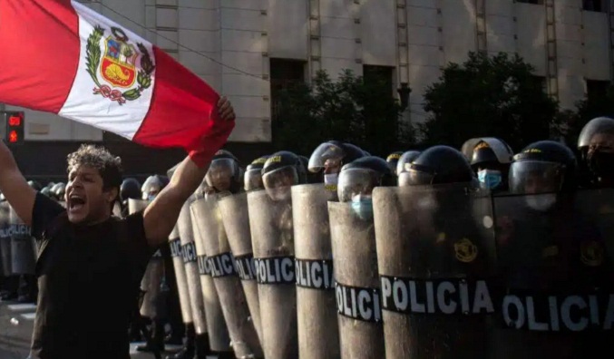 Protestas en Perú suman 42 muertos y 329 detenidos