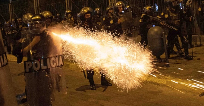 Al menos 57 policías y seis civiles heridos en enfrentamientos al sur de Lima