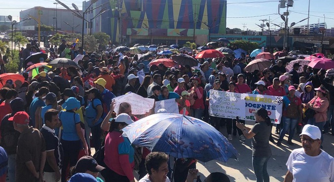 Maestros cierran semana de protestas en Maracaibo con marcha en la Curva de Molina (Fotos+videos)