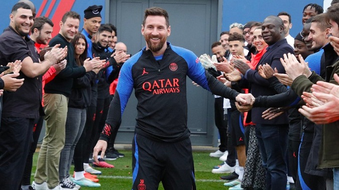 Messi regresa a los entrenamientos del PSG y los reciben con aplausos (Video)