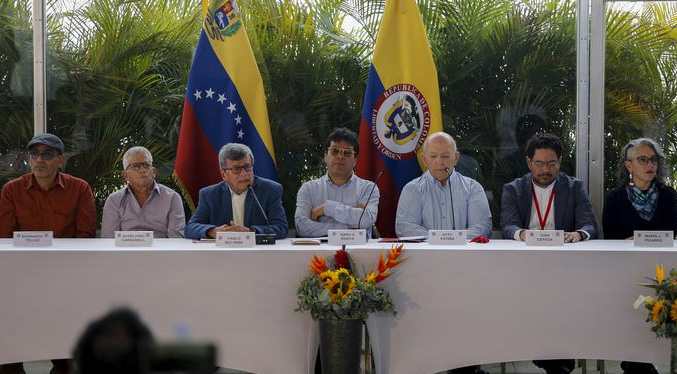 Gobierno colombiano y ELN celebran reunión extraordinaria en Caracas