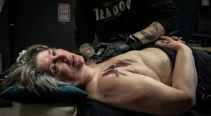 Tatuaje gratuito en los Países Bajos para sobrevivientes del cáncer de seno