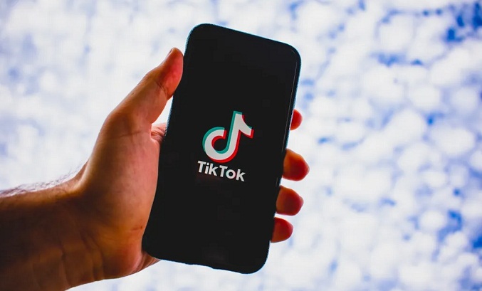 La red social TikTok se adentra en la televisión con un acuerdo con Vevo