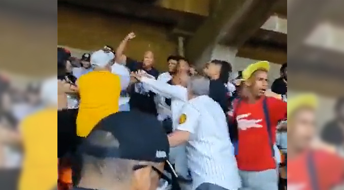 Familiares de Acuña Jr. protagonizan trifulca en gradas del estadio Universitario