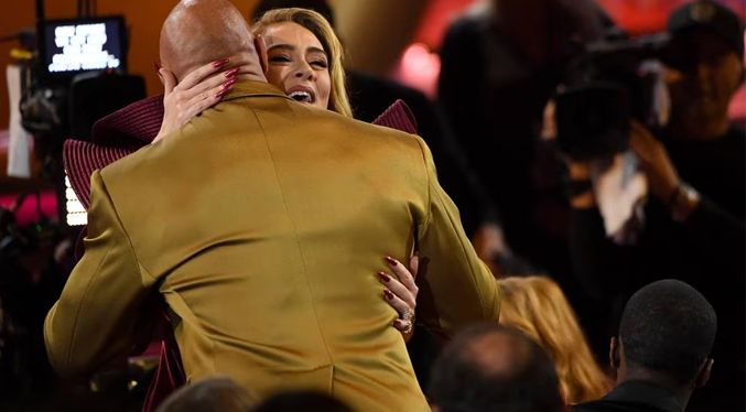 Adele logra el sueño de conocer a  Dwayne “La Roca” Johnson en los Grammy