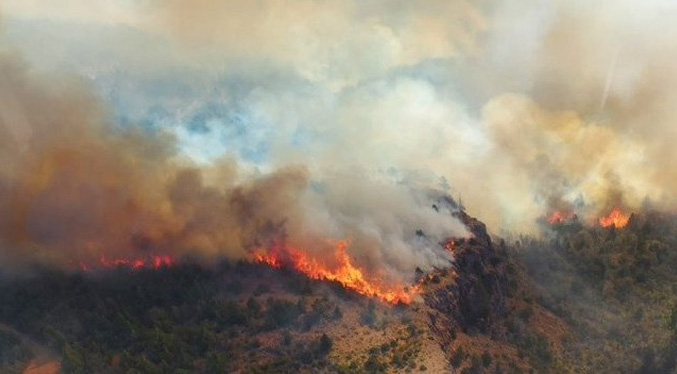 El clima adverso complica extinción de incendios en norte y sur de Argentina