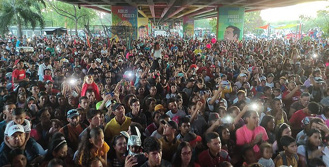 Show de Carnavales en el obelisco de Barquisimeto termina a punta de botellazos (+ Video)