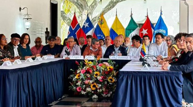 Colombia y ELN inician segundo ciclo de diálogo en México