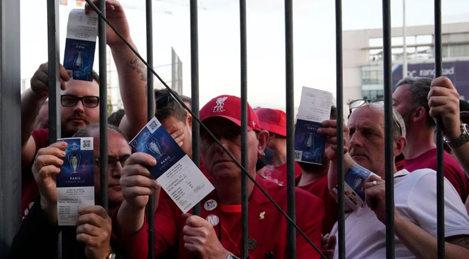 Informe independiente responsabiliza a UEFA de incidentes en final de Champions en París