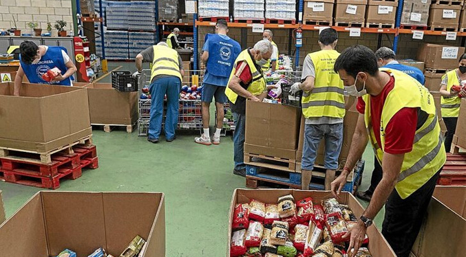 El número de personas que reciben ayuda alimentaria se ha triplicado en Francia