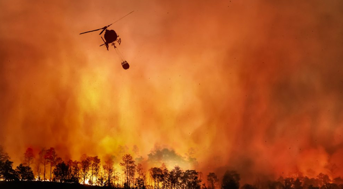 Cae un helicóptero que combatía los incendios que azotan en Chile