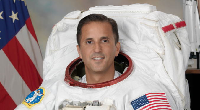 La NASA anuncia el nombramiento por primera vez de un hispano como jefe de astronautas