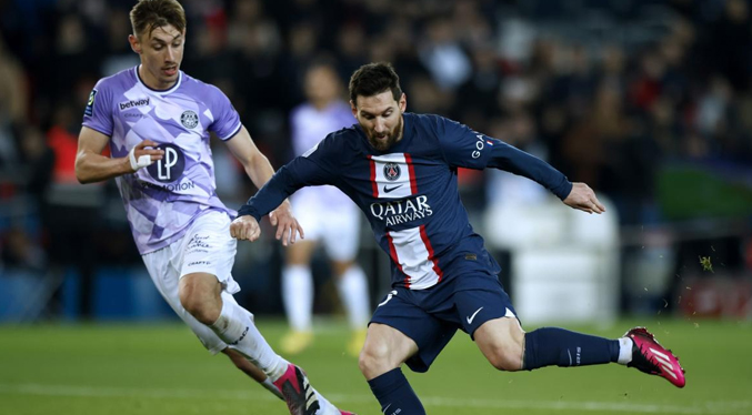 Goles de Messi y Hakimi enderezan el rumbo del París Saint Germiain