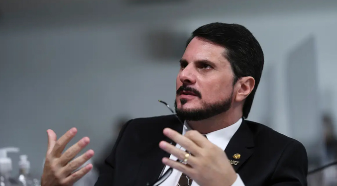 Senador brasileño asegura que Bolsonaro intentó convencerlo para dar un golpe de Estado