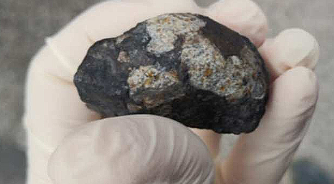 Localizan nuevos fragmentos de meteorito que cayó en Italia