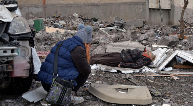 Cifra de civiles fallecidos por la invasión rusa a Ucrania supera los ocho mil