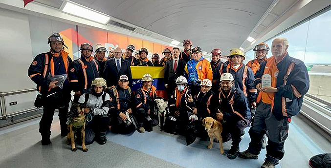 Regresan a Venezuela rescatistas que ayudaron en Turquía tras el terremoto