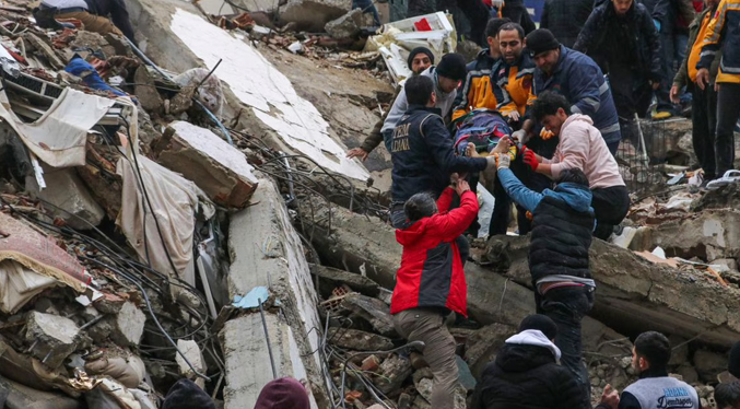 Terremoto en Turquía y Siria supera los 20 mil muertos