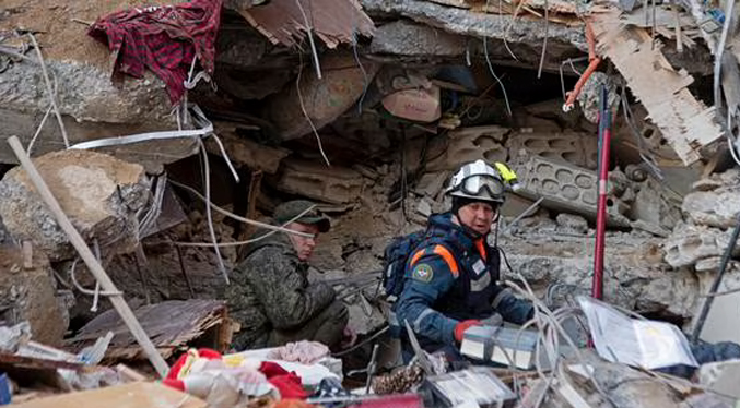 Emiratos Árabes promete 100 millones de dólares para víctimas del terremoto de Turquía y en Siria