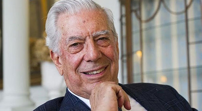 Vargas Llosa es el primer escritor en español en ingresar a la Academia Francesa