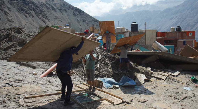 Perú: Siguen buscando a decenas de desaparecidos tras los aludes dejaron al menos 15 muertos