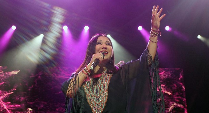 Ana Gabriel anuncia retiro al molestarse por abucheos en concierto por sus comentarios políticos