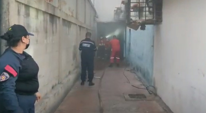 Reportan incendio en una edificación al lado del supermercado Samba de Maracaibo (+Video)