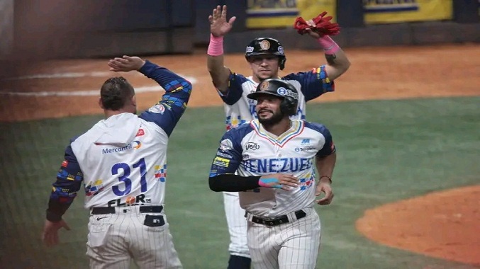 Leones del Caracas cumple y avanza a las semifinales de la Serie del Caribe