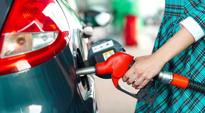 Parlamento Europeo aprueba prohibición de vehículos de gasolina y diésel en 2035