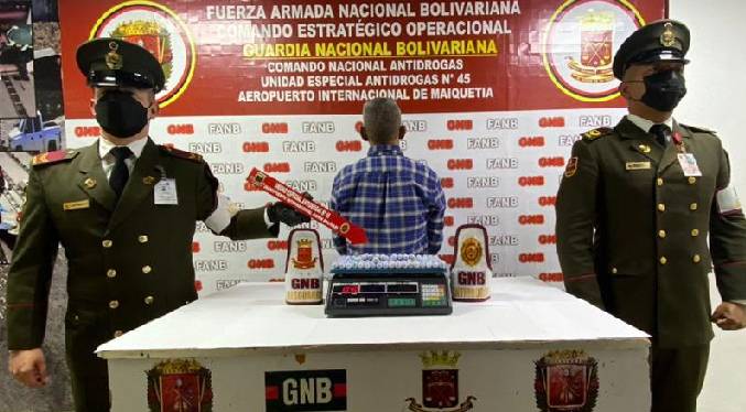 Lo capturan antes de abordar vuelo a Madrid con 81 dediles de cocaína en su estómago